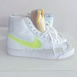 Blazer high top white Nikes